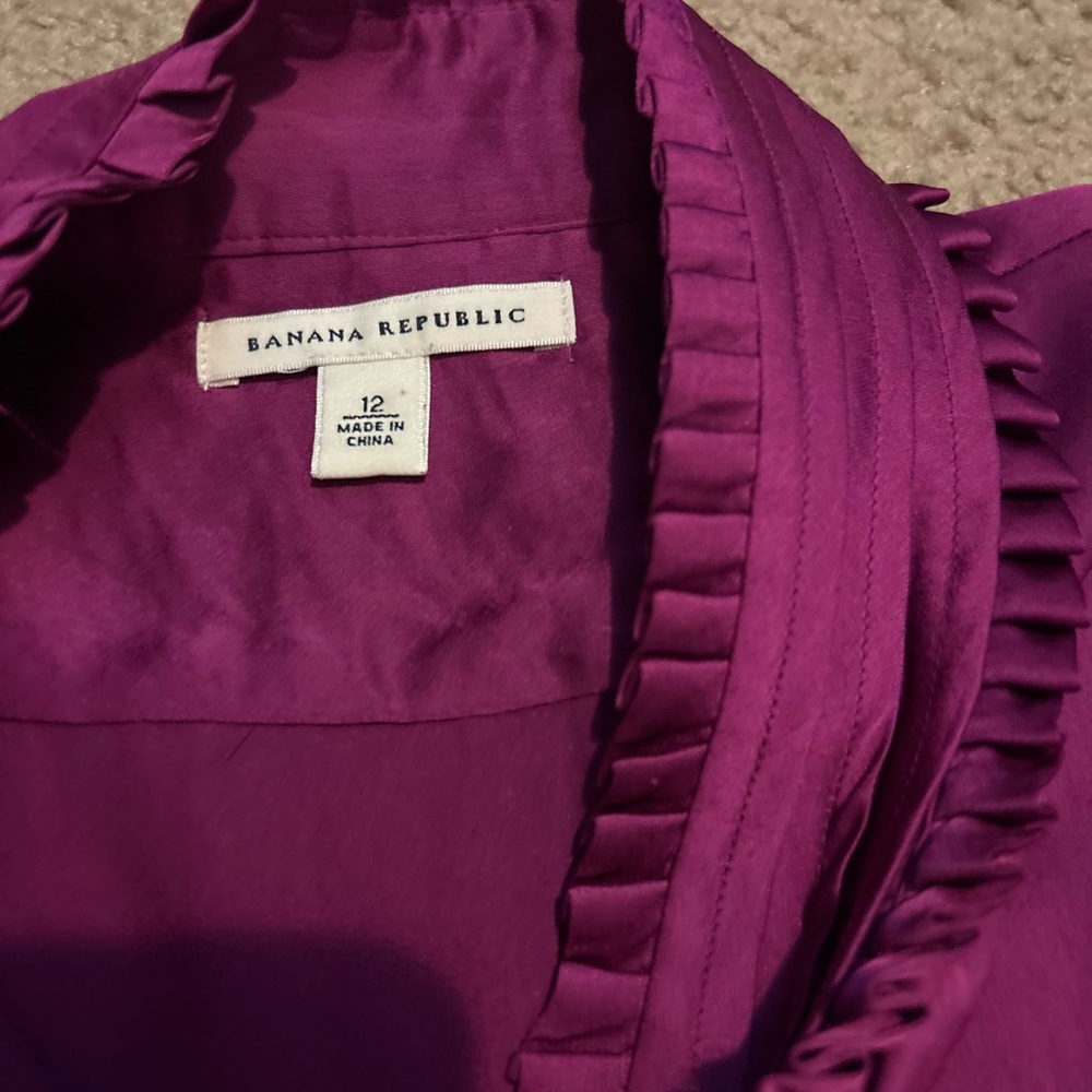 Women’s plum 100% polyester fitted button blouse